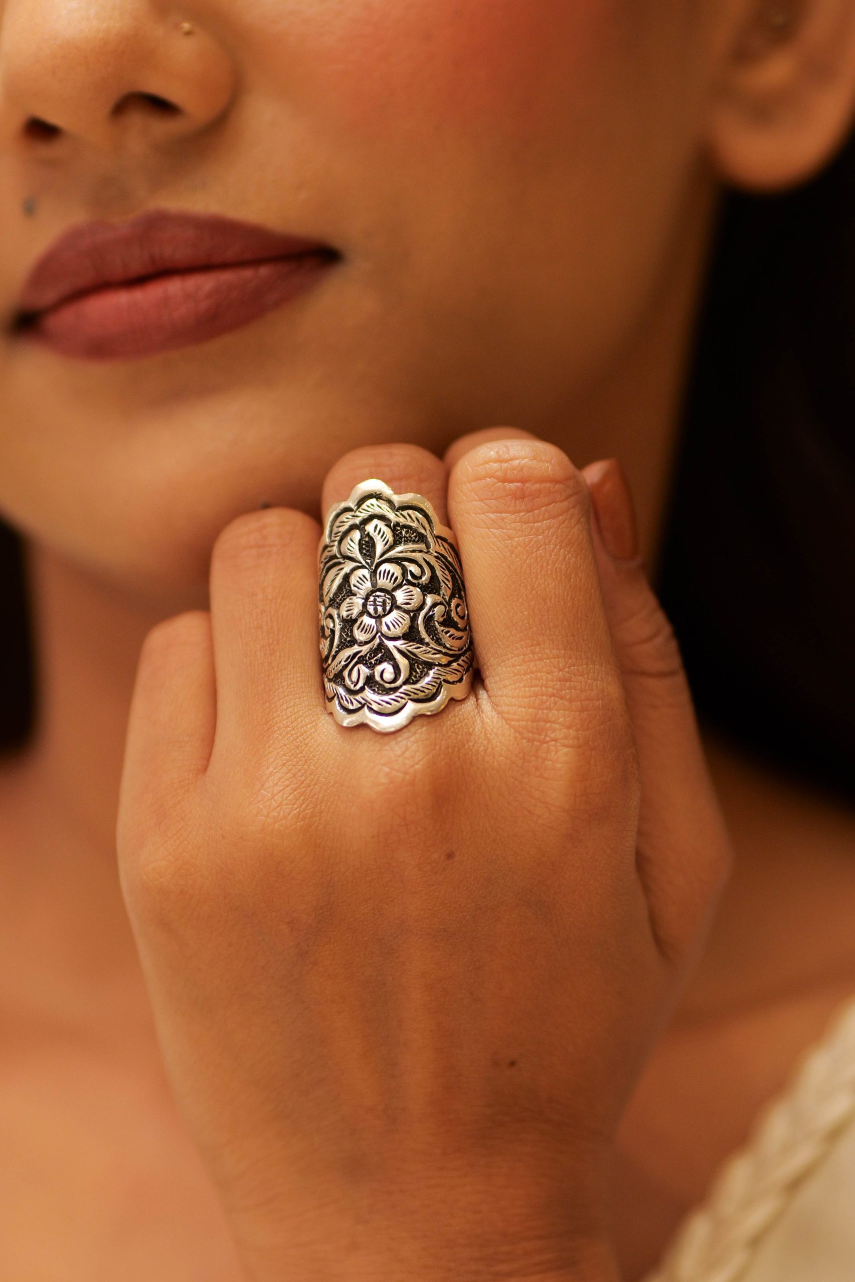 Anokhi Floral Engraved Band Ring - Image 4